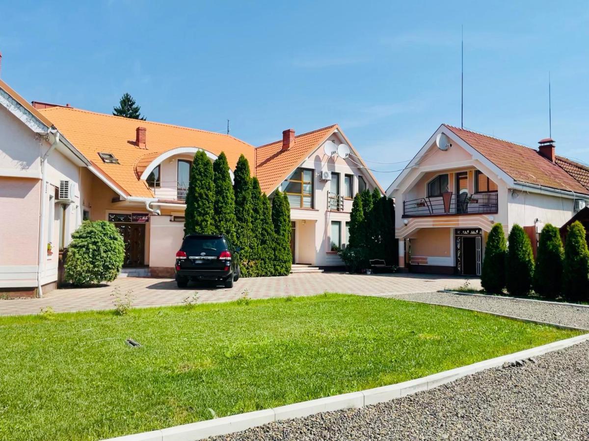 Hotel U Anity Uschhorod Exterior foto