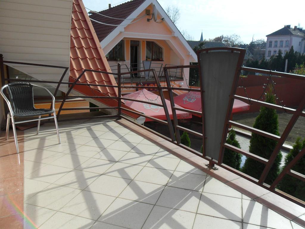 Hotel U Anity Uschhorod Zimmer foto